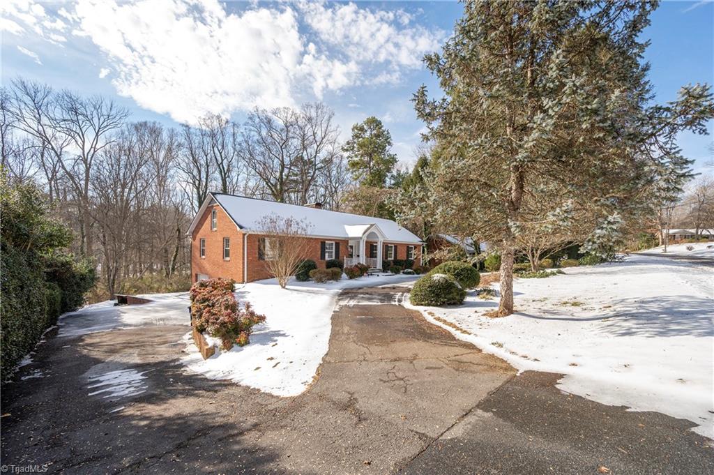 3340 Kirklees Road Winston-Salem, NC 27104 - Photo 4 of 30 Gallery Image 4