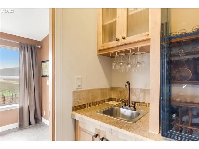 $750,000 | 4532 Emerson Loop Road, The Dalles, OR 97058