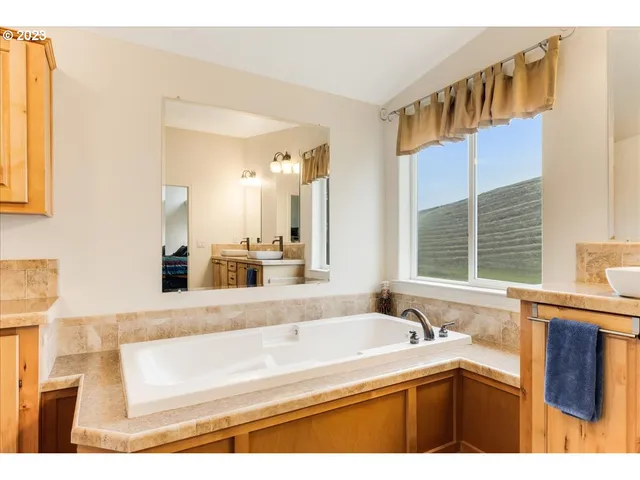 $750,000 | 4532 Emerson Loop Road, The Dalles, OR 97058