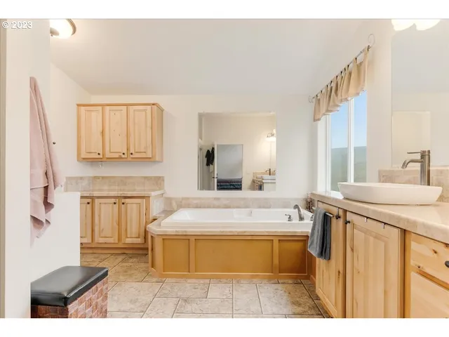 $750,000 | 4532 Emerson Loop Road, The Dalles, OR 97058