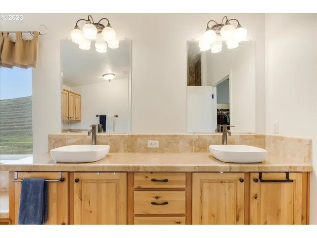 $750,000 | 4532 Emerson Loop Road, The Dalles, OR 97058