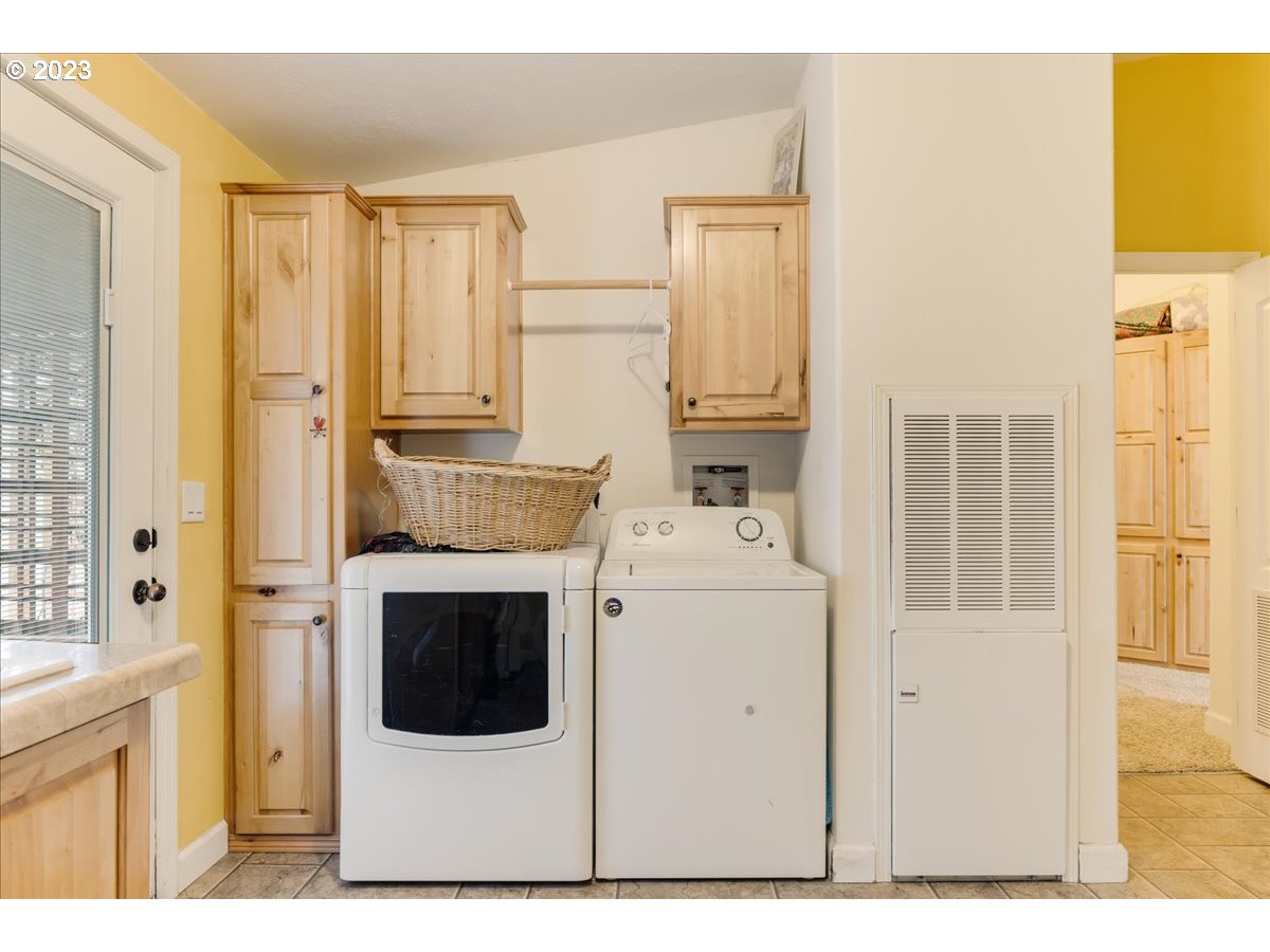 4532 Emerson Loop Road The Dalles, OR 97058 - Photo 37 of 48