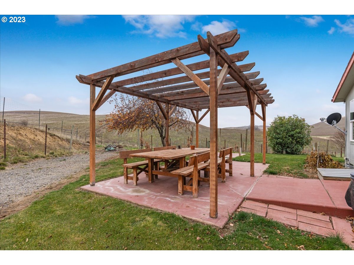 4532 Emerson Loop Road The Dalles, OR 97058 - Photo 40 of 48