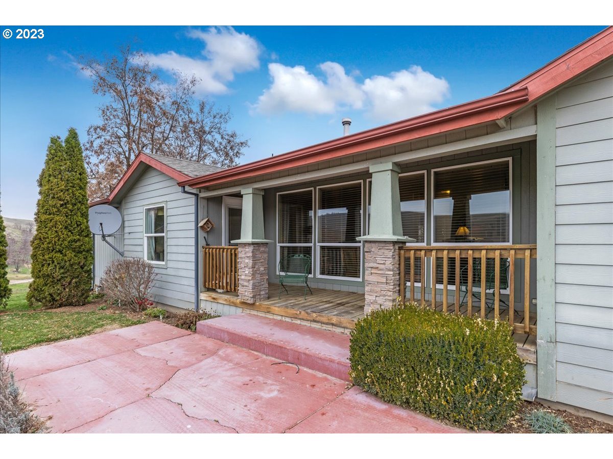 4532 Emerson Loop Road The Dalles, OR 97058 - Photo 42 of 48