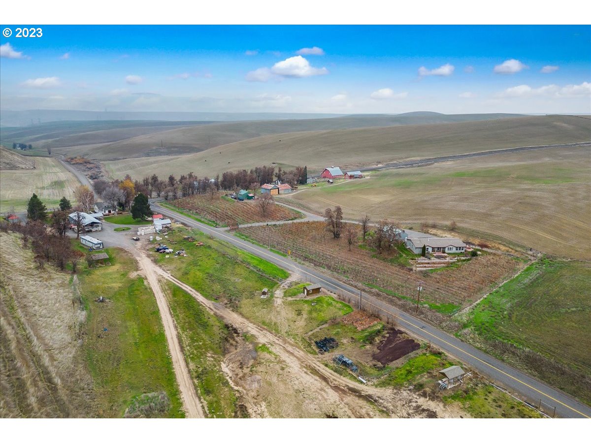 4532 Emerson Loop Road The Dalles, OR 97058 - Photo 5 of 48