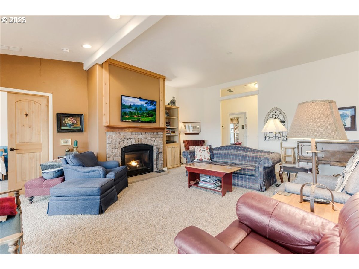 4532 Emerson Loop Road The Dalles, OR 97058 - Photo 9 of 48