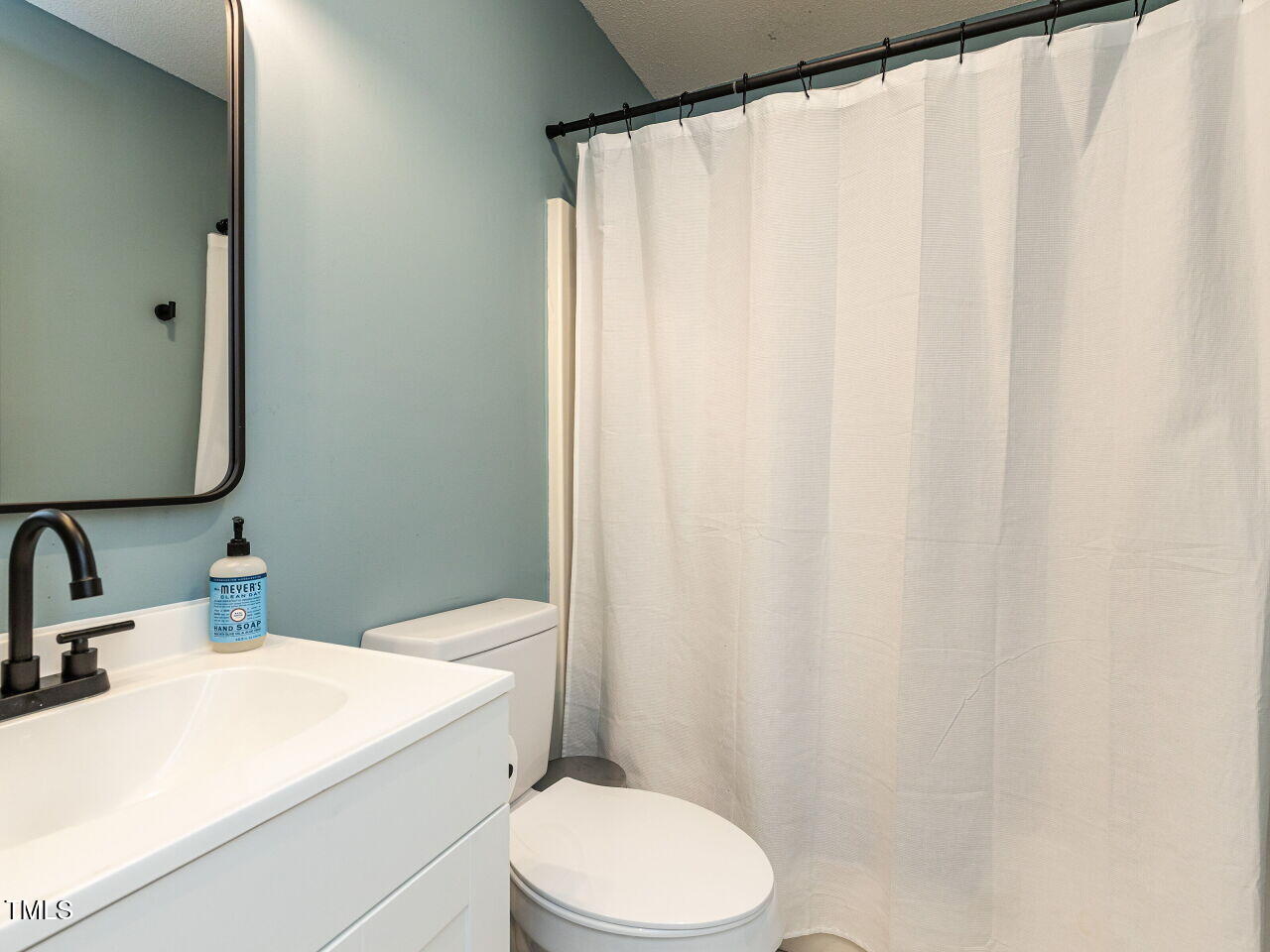 235 Stephenson Road Benson, NC 27504 - Photo 22 of 31 022-1280x960-hall-bath