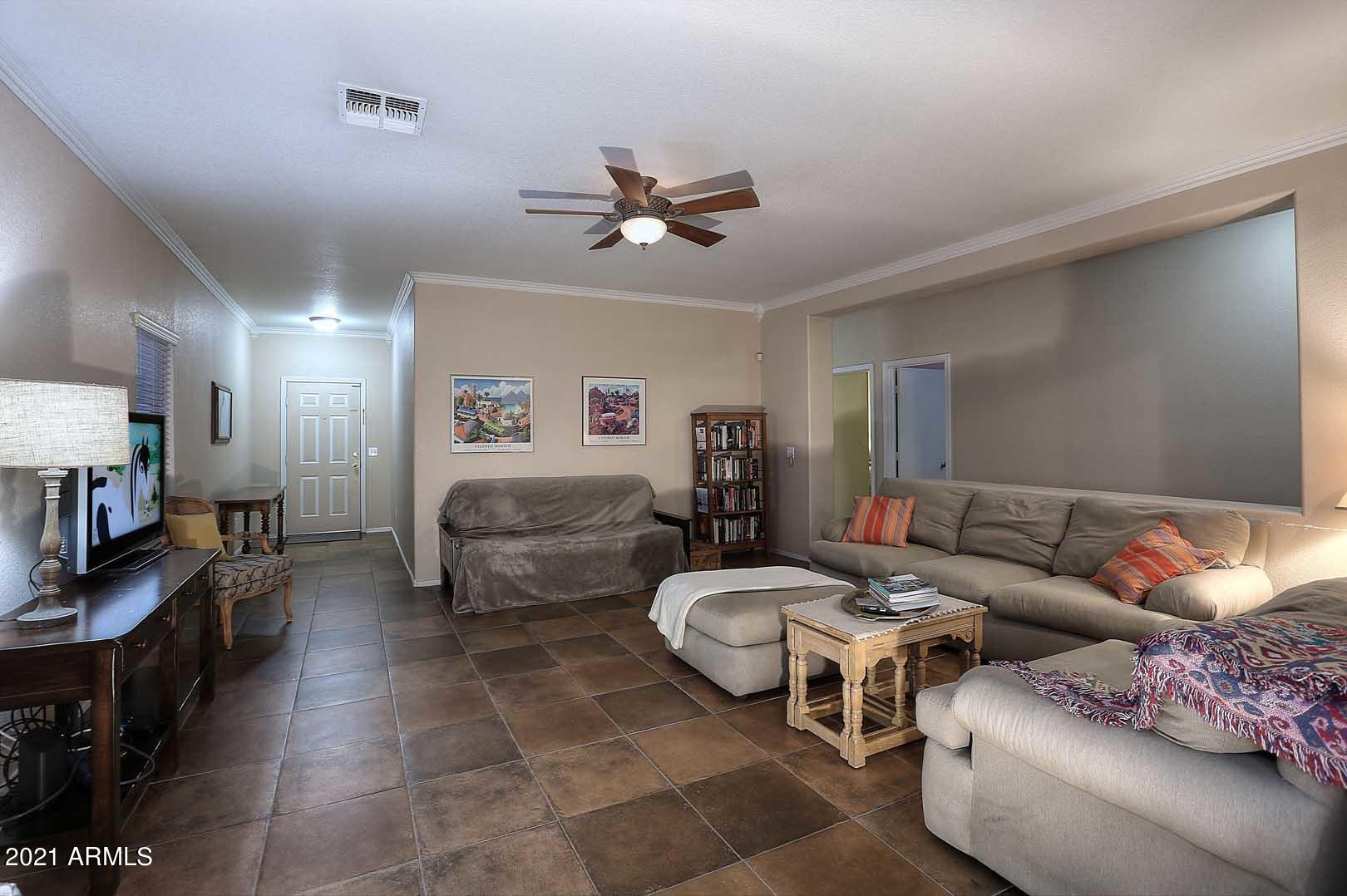 1122 East Pedro Road Phoenix, AZ 85042 - Photo 6 of 30 Great Room2