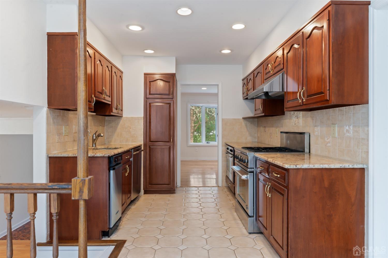 13 Chandler Road Edison, NJ 08820 - Photo 9 of 53