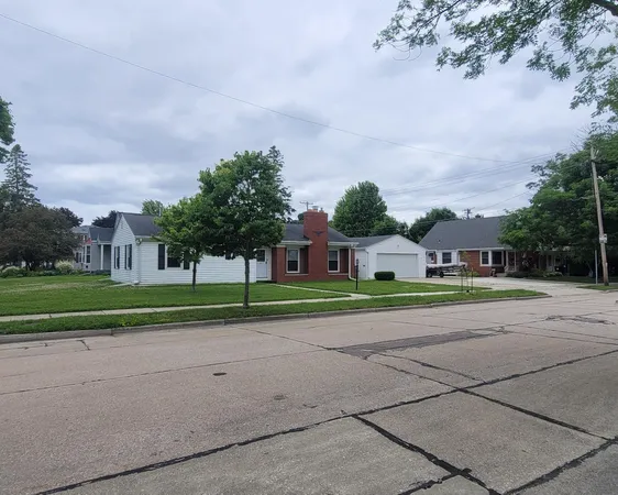 $334,900 | 601 Isabelle Avenue, Racine, WI 53402