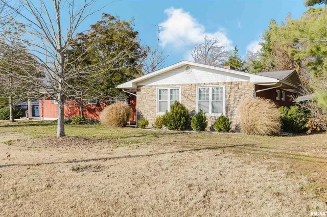 $269,900 | 100 Prairie Road, Carterville, IL 62918