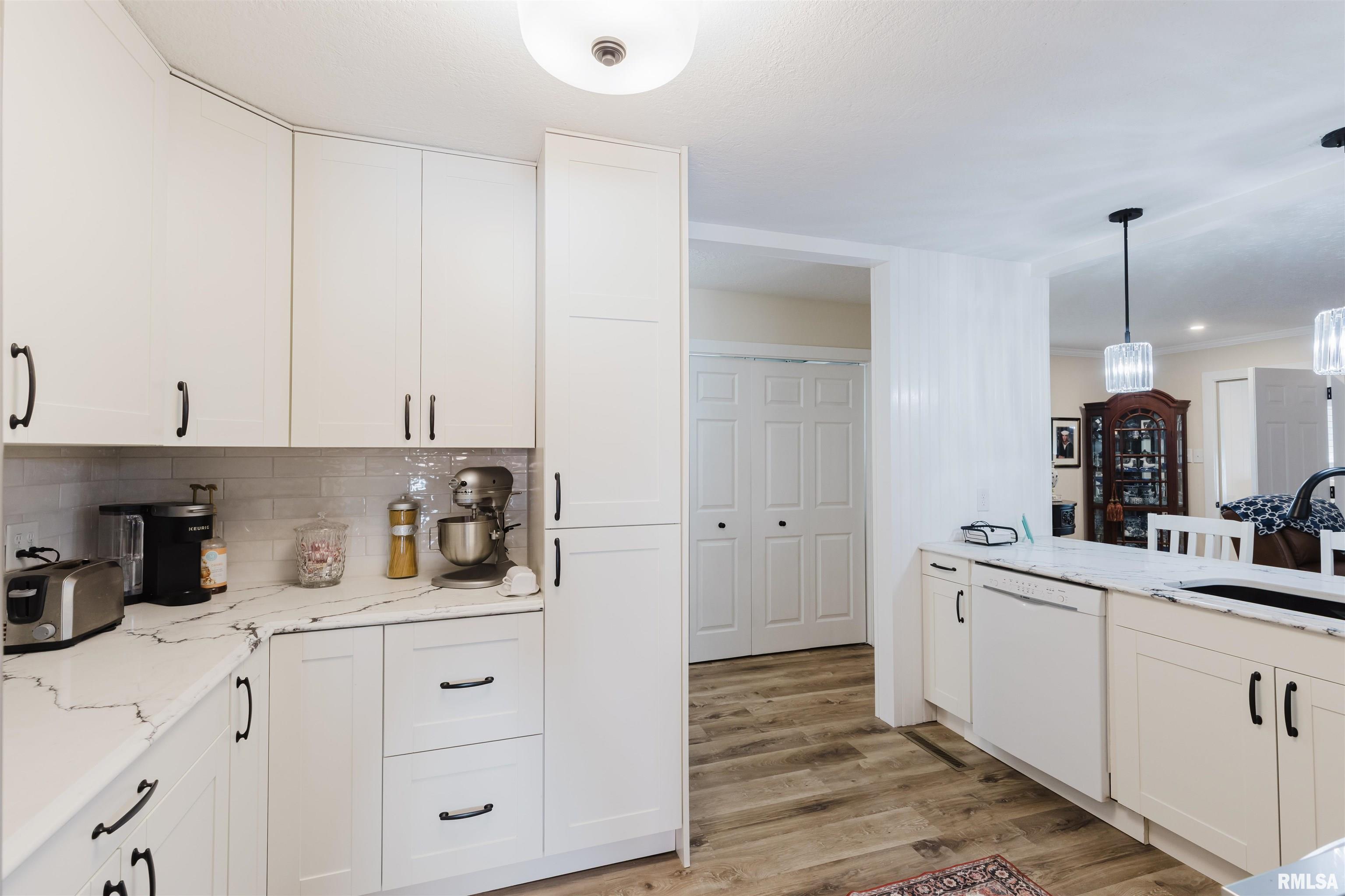 100 Prairie Road Carterville, IL 62918 - Photo 12 of 56