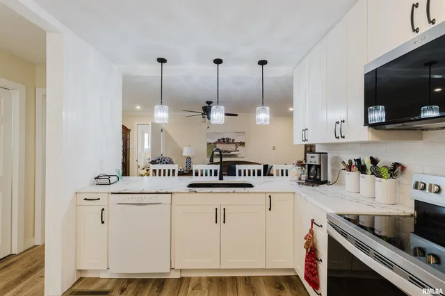 $269,900 | 100 Prairie Road, Carterville, IL 62918