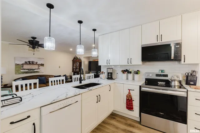 $269,900 | 100 Prairie Road, Carterville, IL 62918