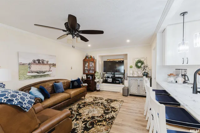 $269,900 | 100 Prairie Road, Carterville, IL 62918