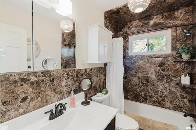 $269,900 | 100 Prairie Road, Carterville, IL 62918