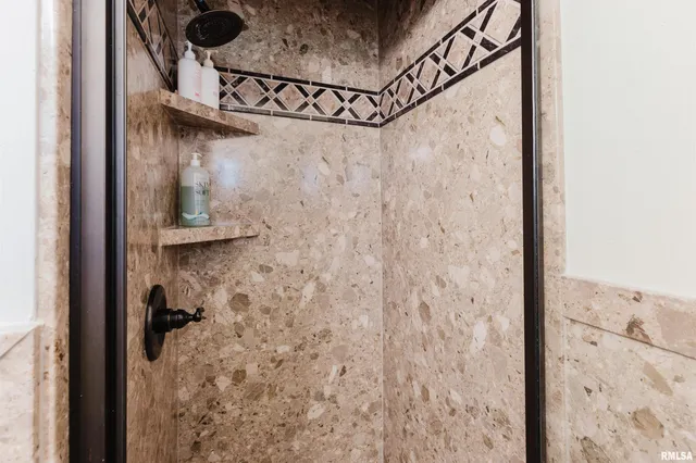 $269,900 | 100 Prairie Road, Carterville, IL 62918