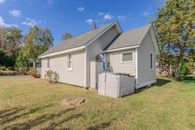 a view of a house with a yard and garage