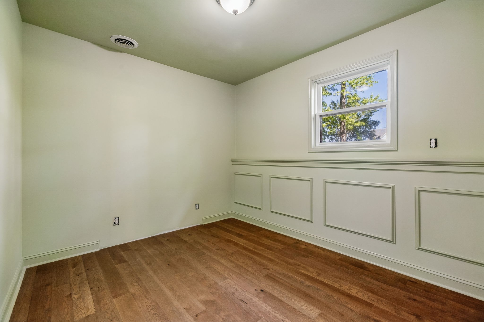 385 Perdue Road Franklin, KY 42134 - Photo 32 of 72 a view of a room with wooden floor and window