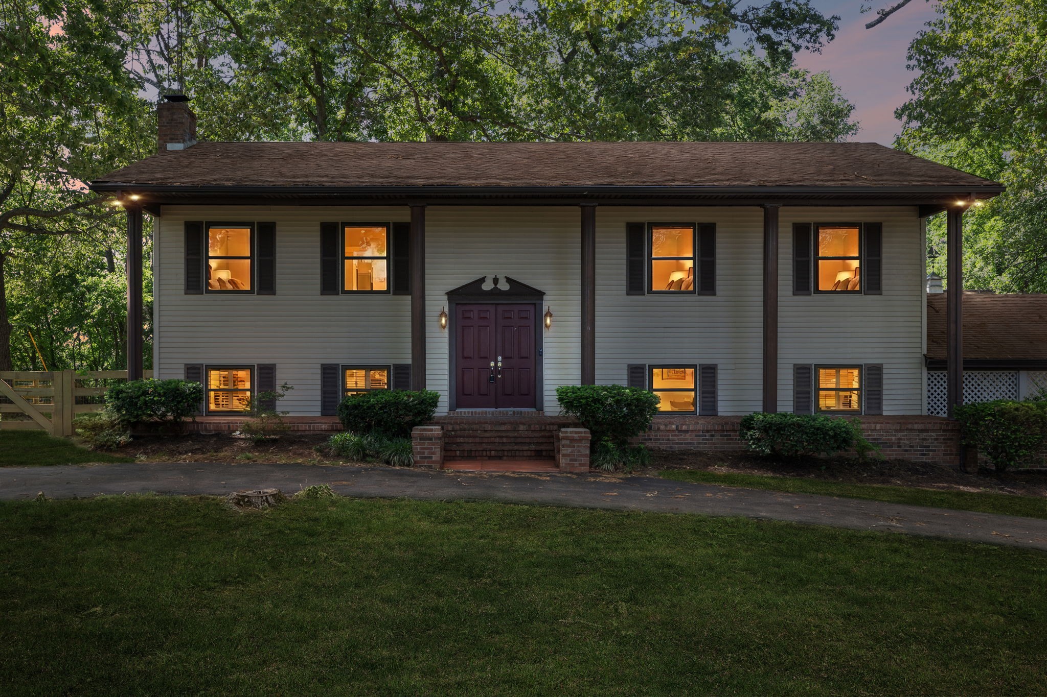 385 Perdue Road Franklin, KY 42134 - Photo 4 of 72 a front view of a house with a garden