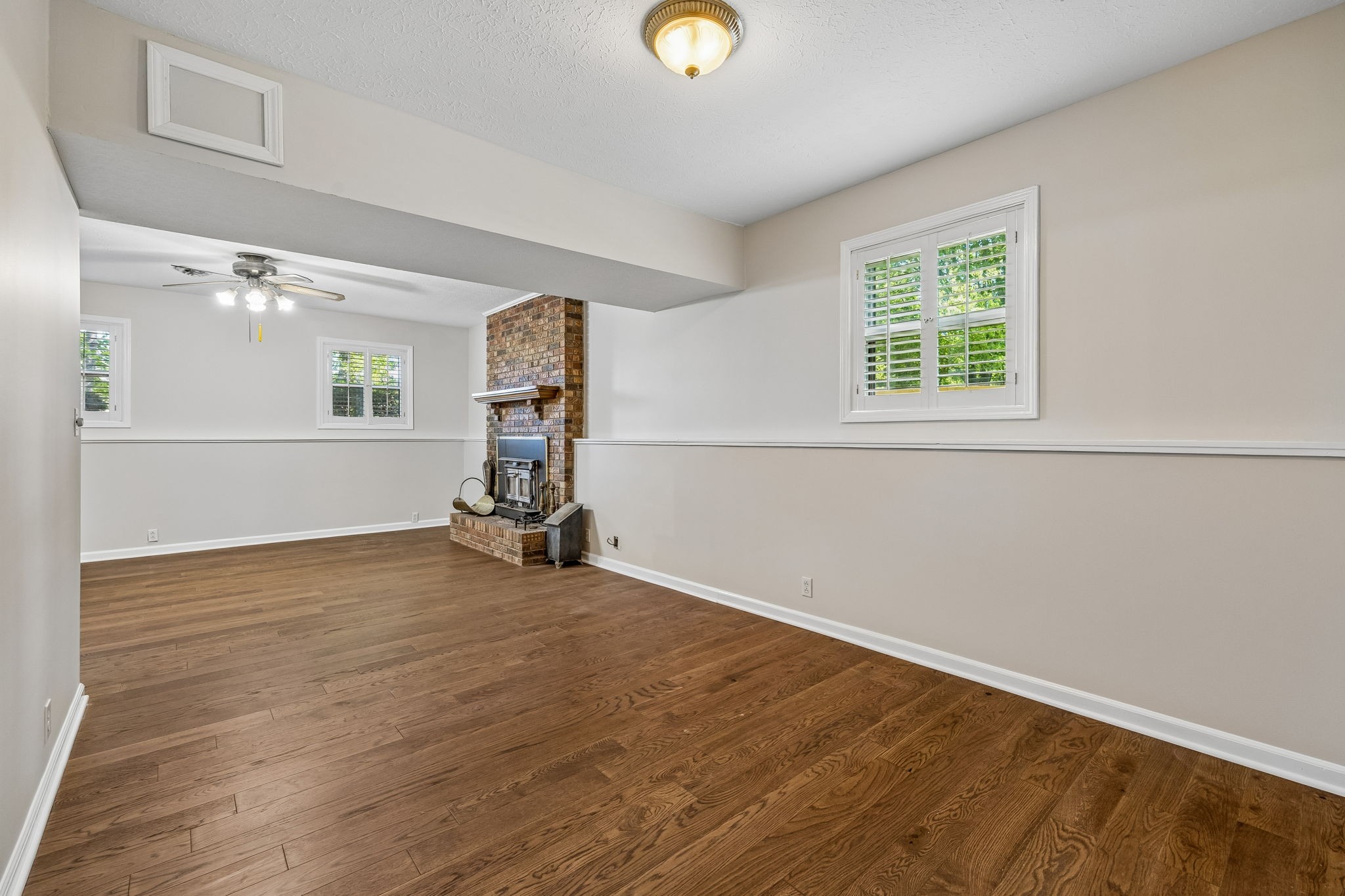 385 Perdue Road Franklin, KY 42134 - Photo 41 of 72 an empty room with wooden floor and windows