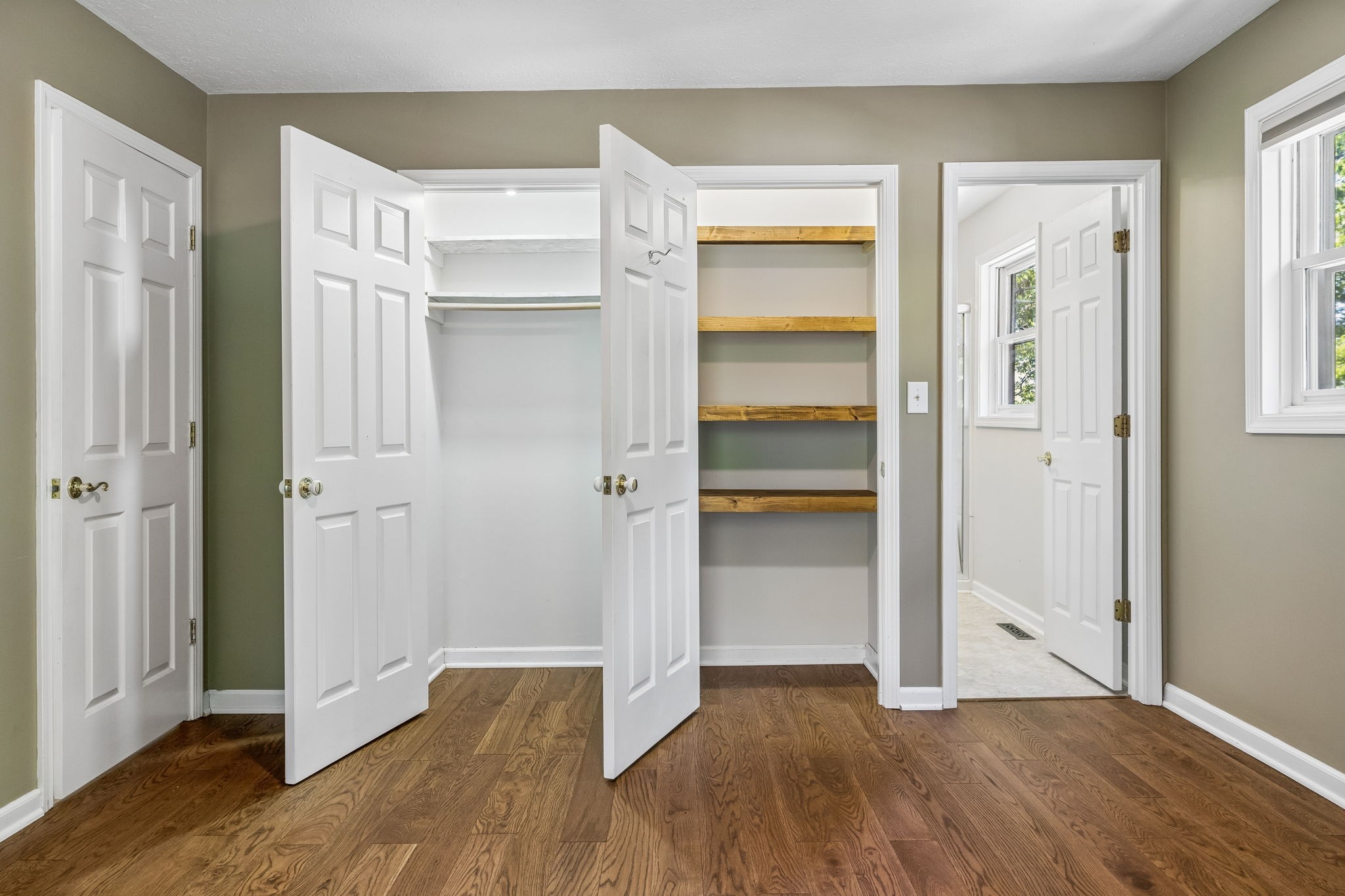 385 Perdue Road Franklin, KY 42134 - Photo 50 of 72 a view of empty room with wooden floor