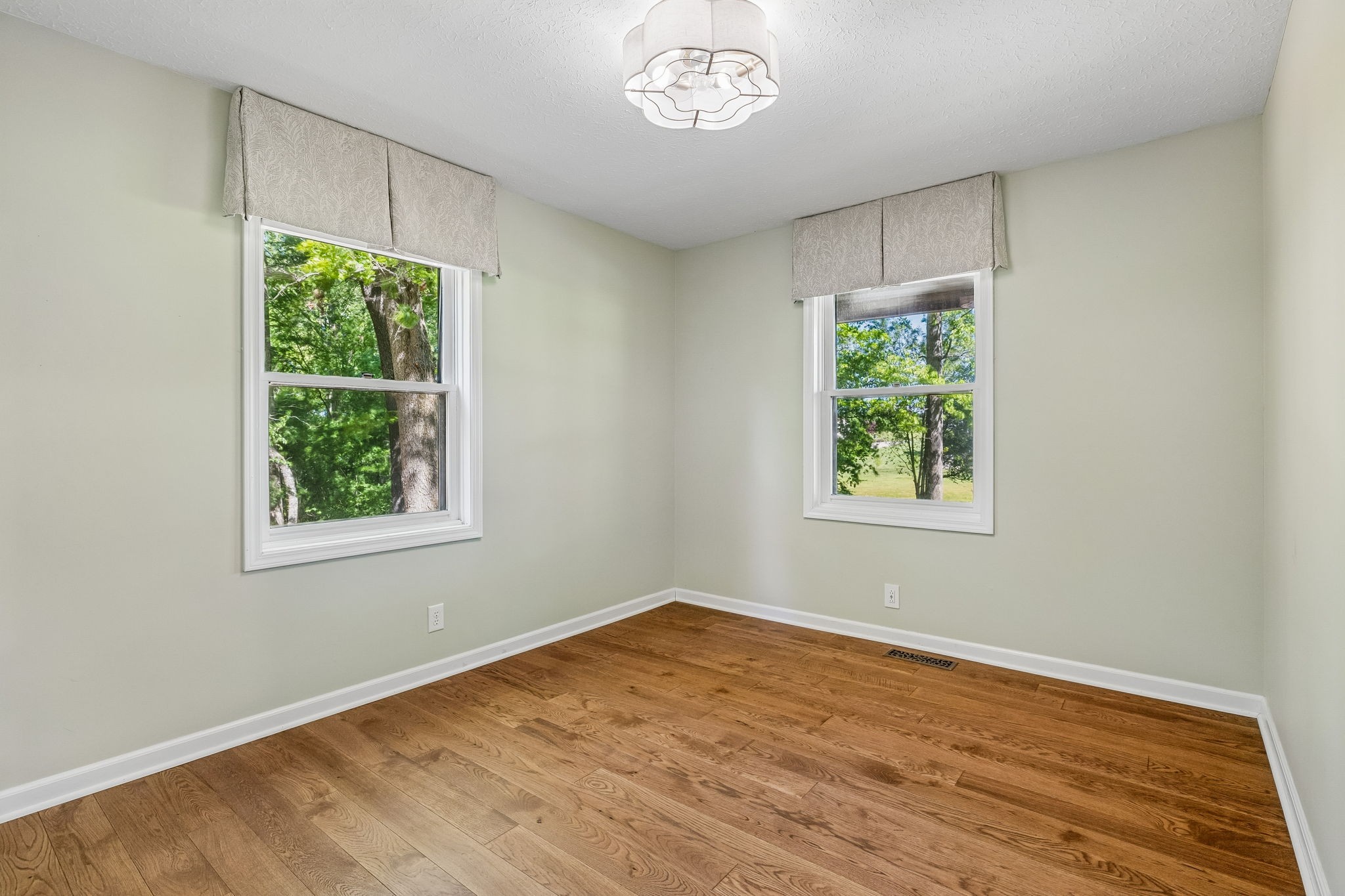 385 Perdue Road Franklin, KY 42134 - Photo 54 of 72 an empty room with a window