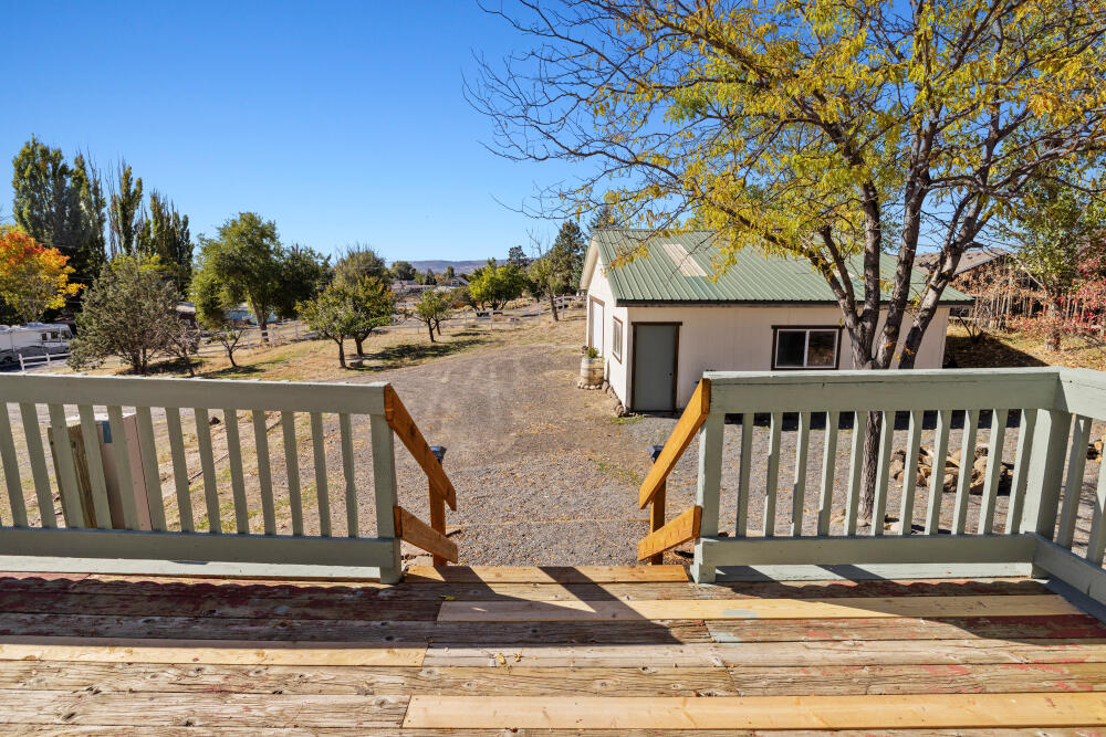 1017 Homedale Road Klamath Falls, OR 97603 - Photo 13 of 41 013