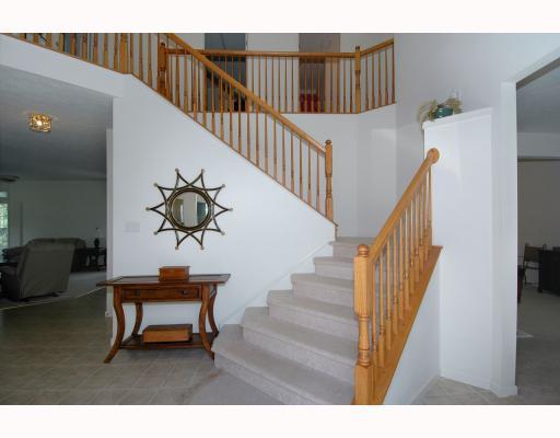 189 Lori Road Gibsonia, PA 15044 - Photo 2 of 18 Entry/Foyer.