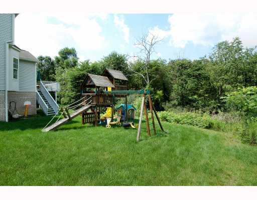 189 Lori Road Gibsonia, PA 15044 - Photo 16 of 18 Exterior Back.