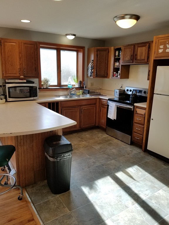 271 Bay Road Hadley, MA 01035 - Photo 4 of 13 Gallery Image 4