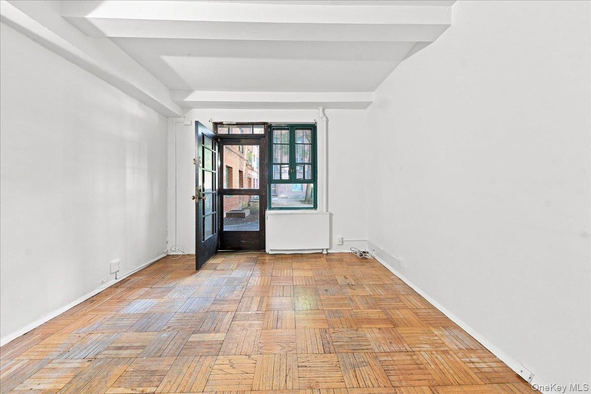 1589 Unionport Road, Unit ME Bronx, NY 10462 - Photo 2 of 16 Gallery Image 2