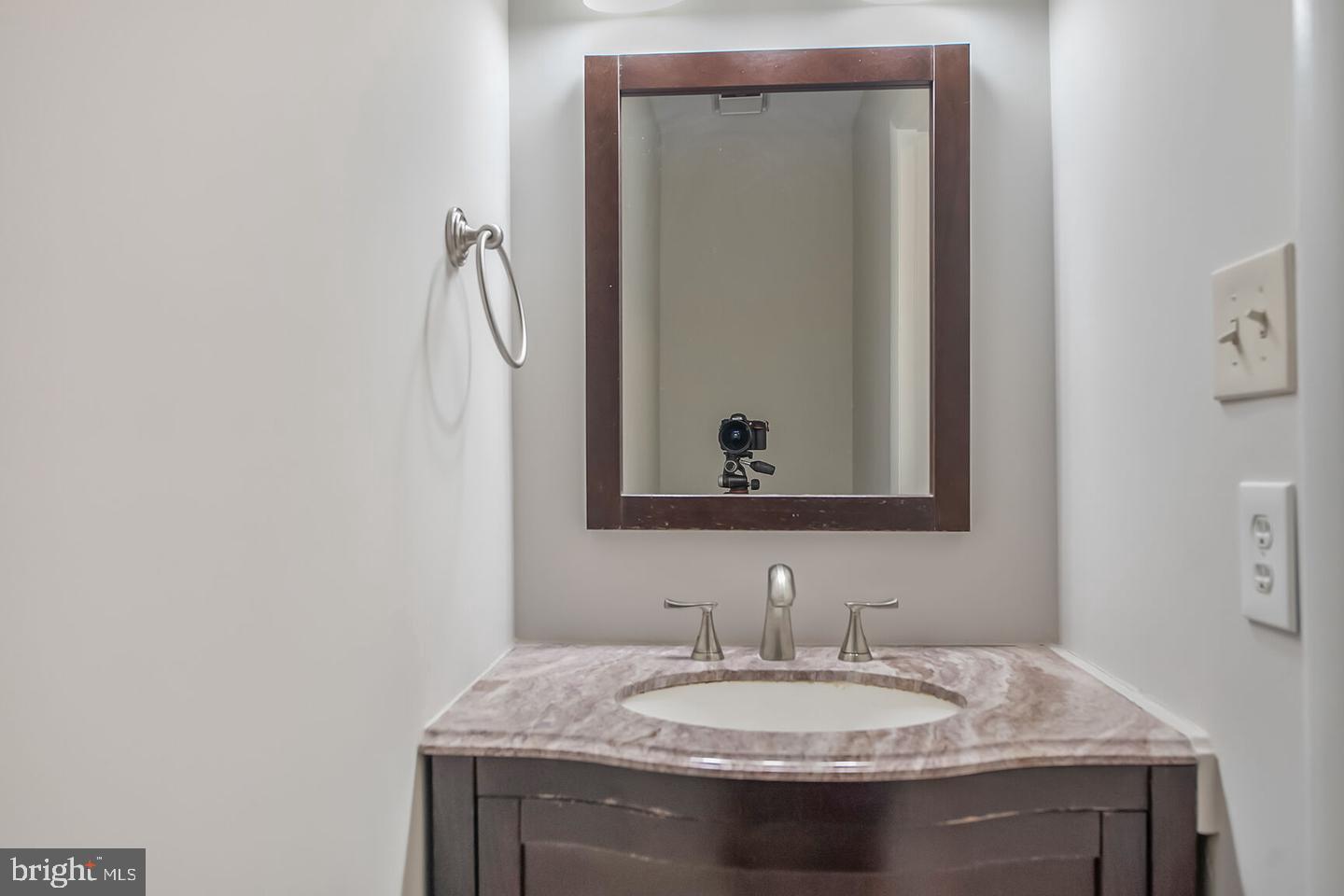 1657 Oak Spring Way Reston, VA 20190 - Photo 10 of 24 Gallery Image 10