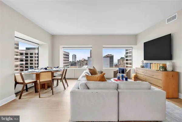 $3,345 | 1801 Market Street, Unit 1821, Philadelphia, PA 19103