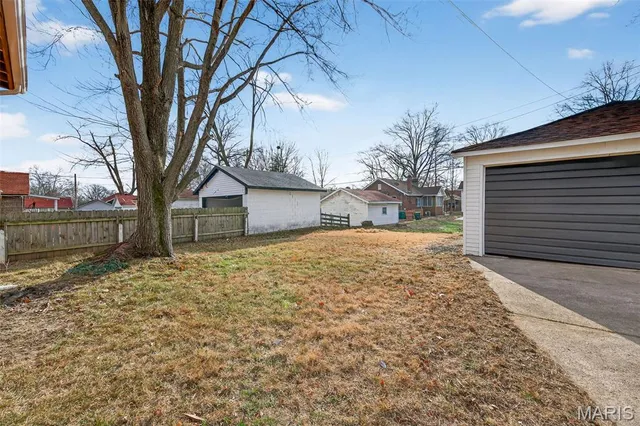 $220,000 | 7622 Springdale Drive, Pasadena Park, MO 63121