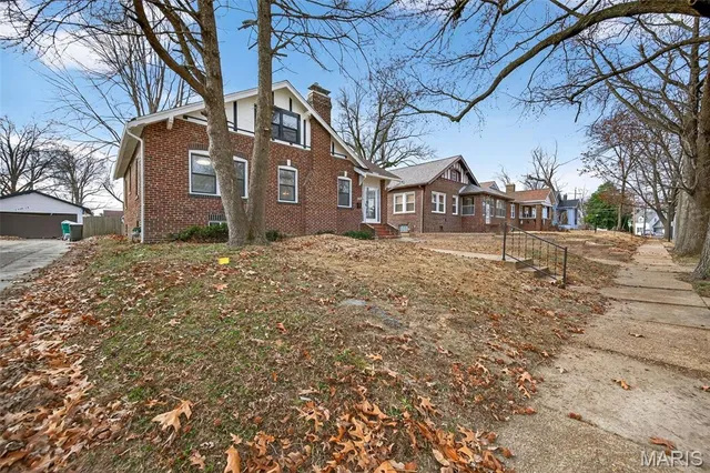 $220,000 | 7622 Springdale Drive, Pasadena Park, MO 63121