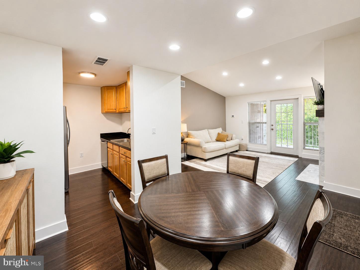 20960 Timber Ridge Terrace, Unit 303 Ashburn, VA 20147 - Photo 2 of 6