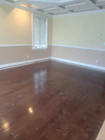 a view of empty room with window