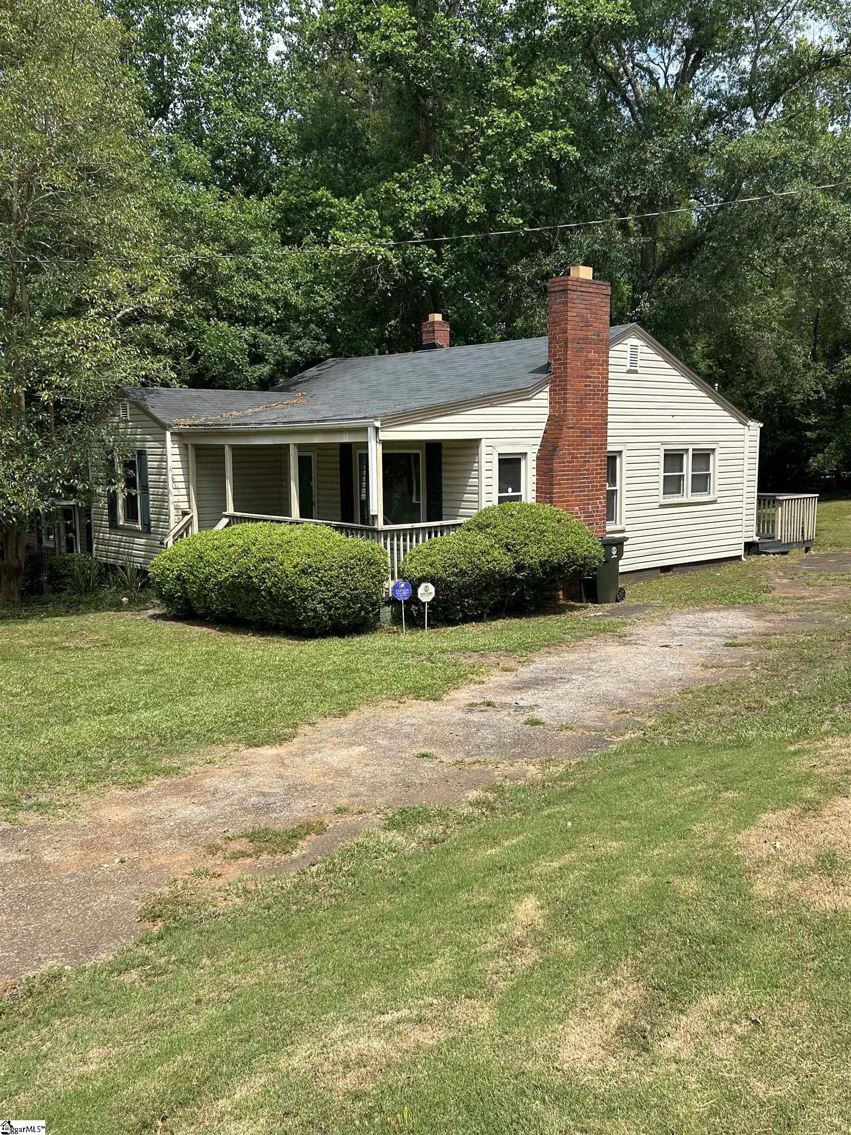 236 Pleasant Ridge Avenue Greenville, SC 29605 - Photo 2 of 12