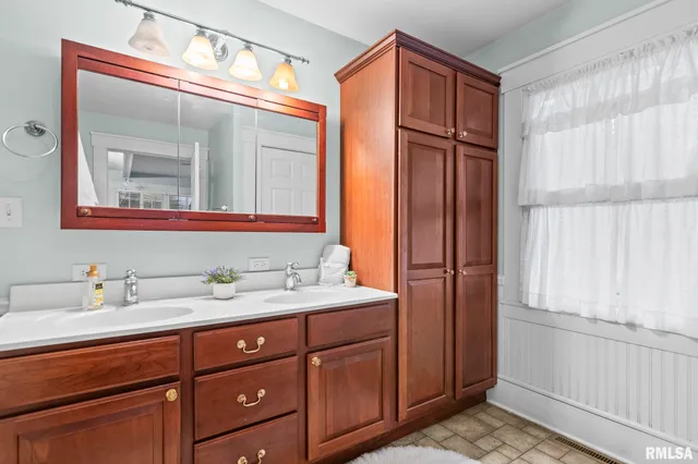 $195,000 | 207 East Cherokee Street, Morrisonville, IL 62546