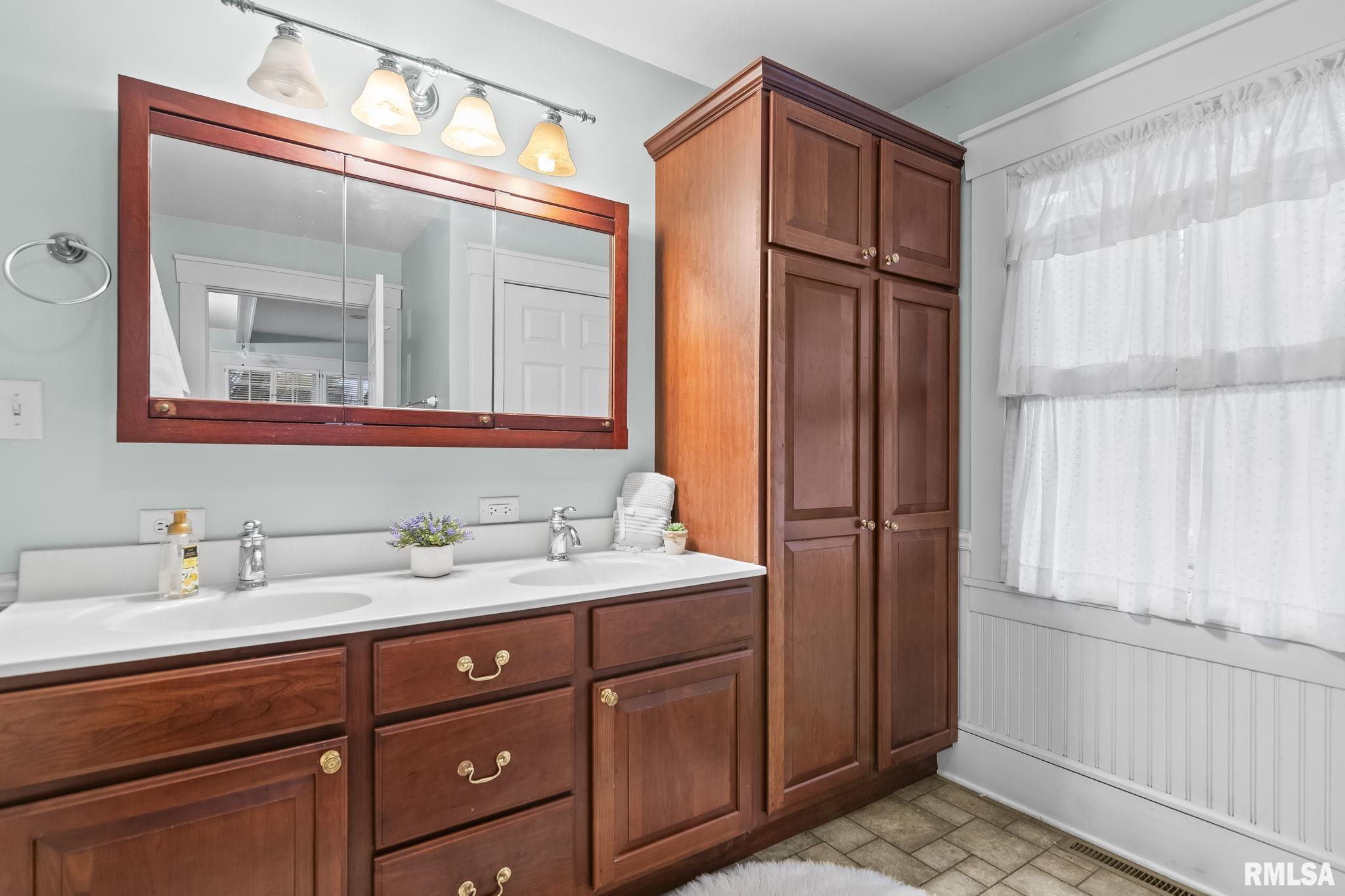 207 East Cherokee Street Morrisonville, IL 62546 - Photo 35 of 65