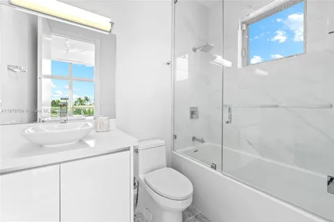 $2,950,000 | 2890 North Ocean Drive, Hollywood, FL 33019