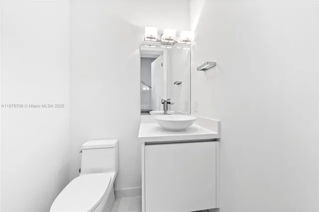 $2,950,000 | 2890 North Ocean Drive, Hollywood, FL 33019