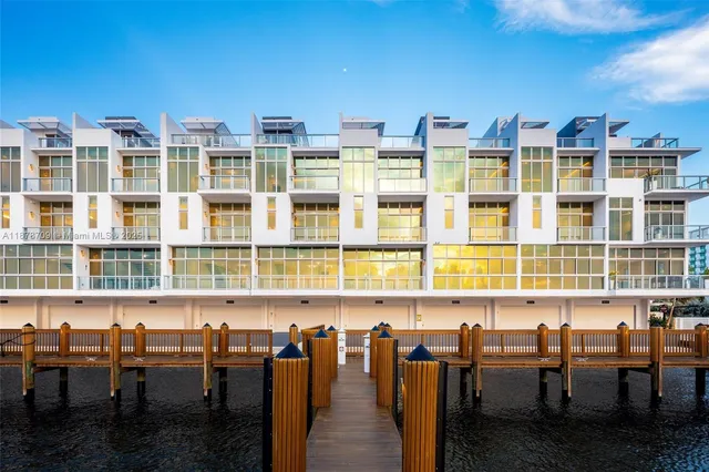 $2,950,000 | 2890 North Ocean Drive, Hollywood, FL 33019