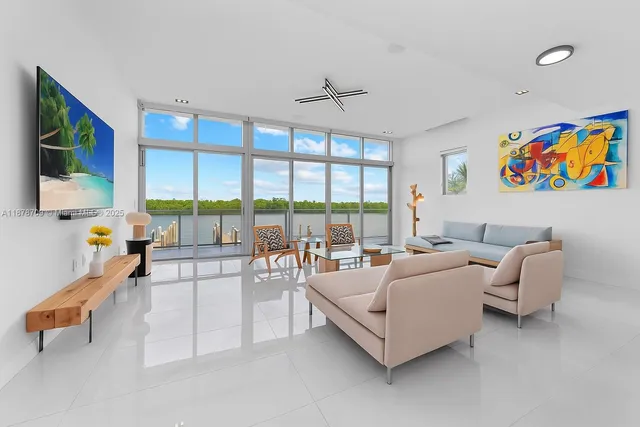 $2,950,000 | 2890 North Ocean Drive, Hollywood, FL 33019