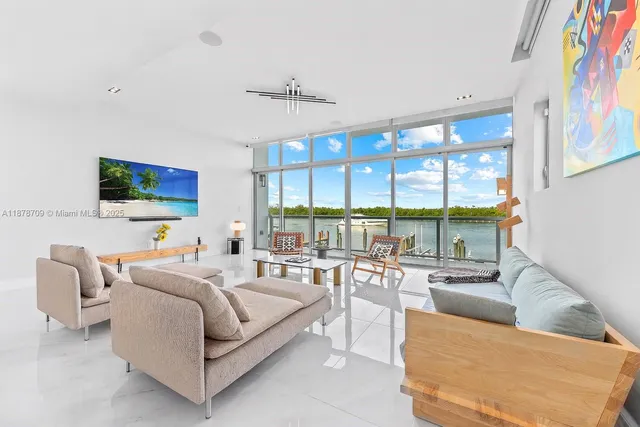 $2,950,000 | 2890 North Ocean Drive, Hollywood, FL 33019