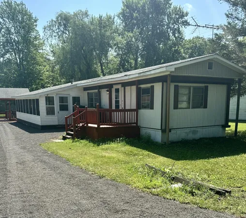 $204,900 | 6915 Rowley Drive, Osseo, MI 49266