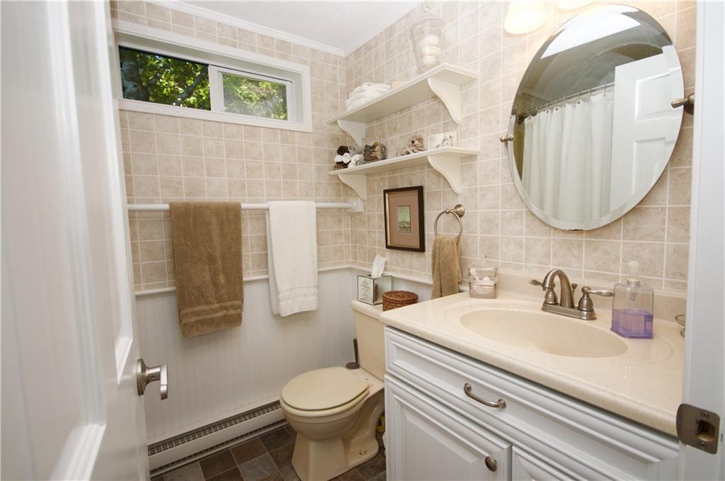24 Huppers Road Tenants Harbor, ME 04860 - Photo 19 of 21 Full bath with tub/shower combo