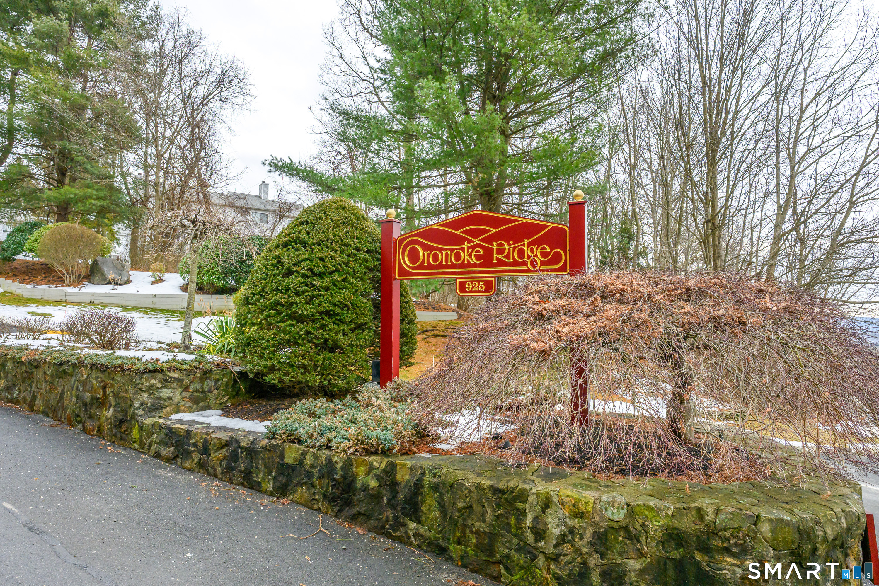 925 Oronoke Road, Unit 21A Waterbury, CT 06708 - Photo 39 of 39 a sign that is on a brick wall