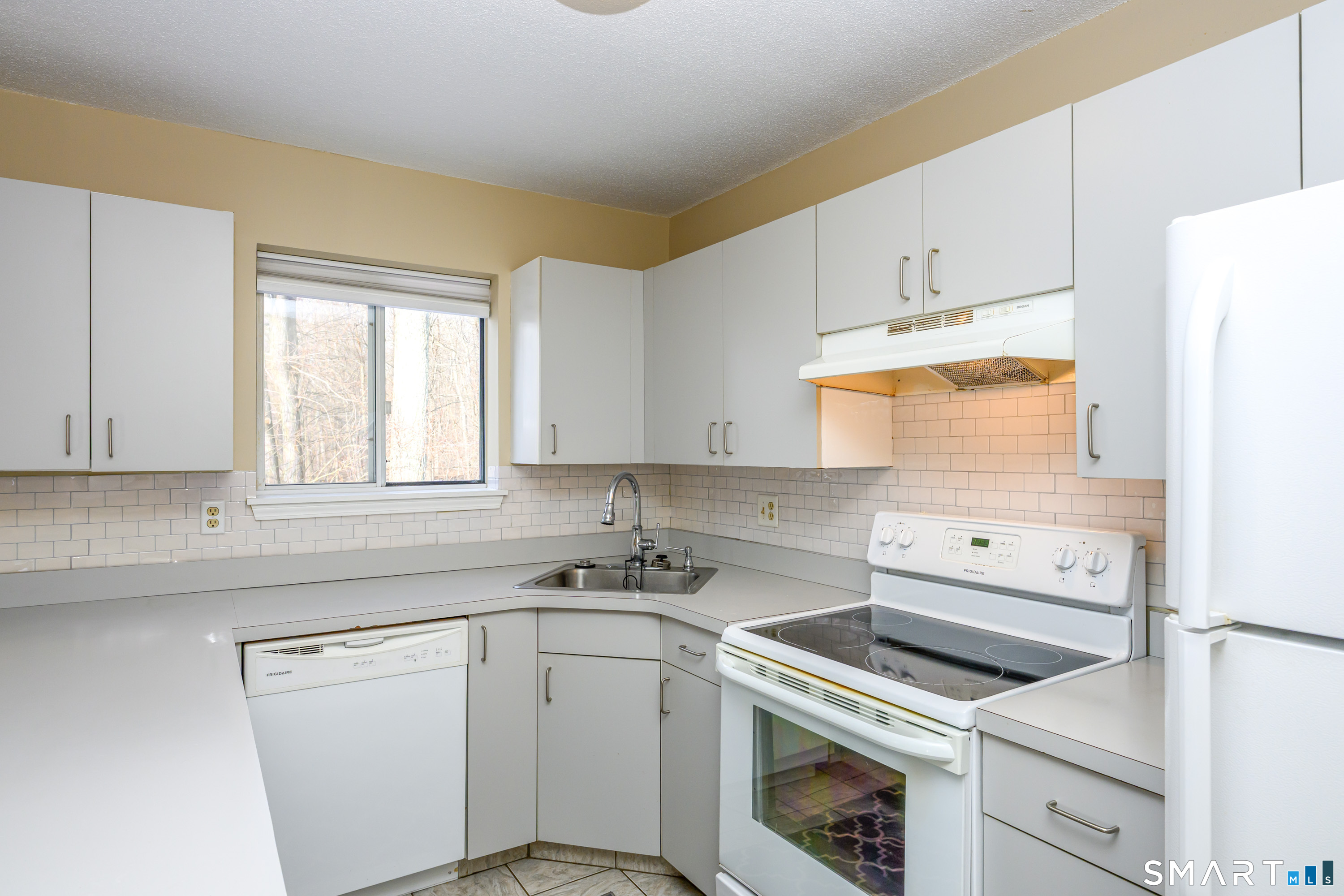 925 Oronoke Road, Unit 21A Waterbury, CT 06708 - Photo 6 of 39 a kitchen with white cabinets appliances and sink